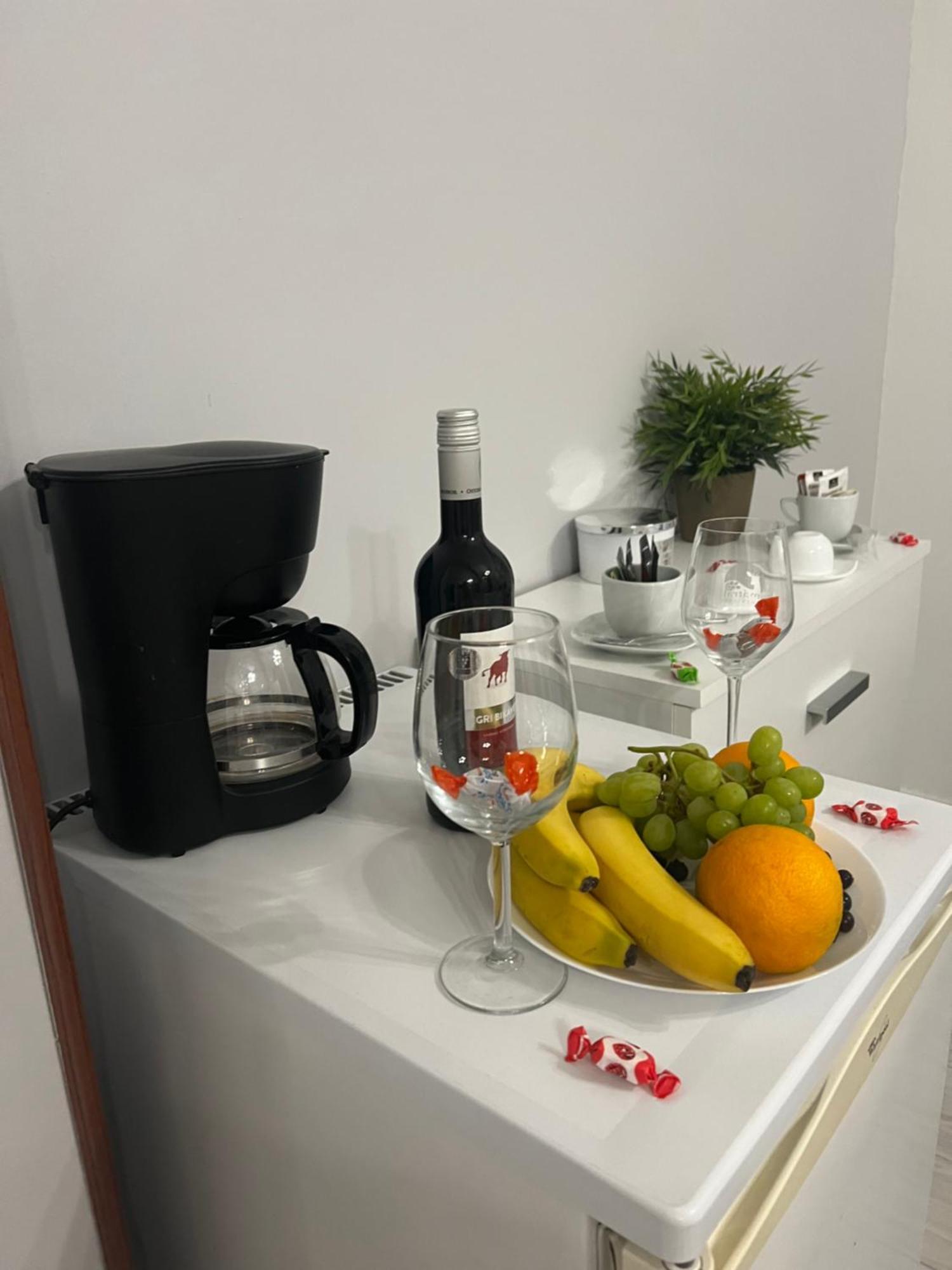 Millionrosesvintage Vaci Street Free Airconditioner And Coffee Apartament