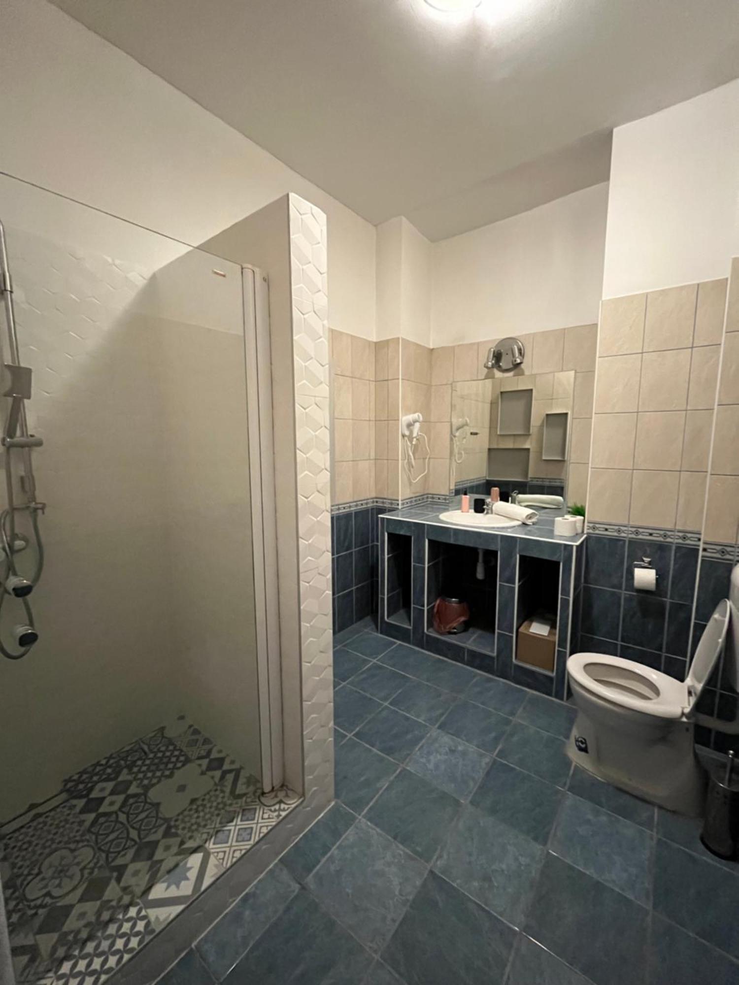 Apartament Millionrosesvintage Vaci Street Free Airconditioner And Coffee *