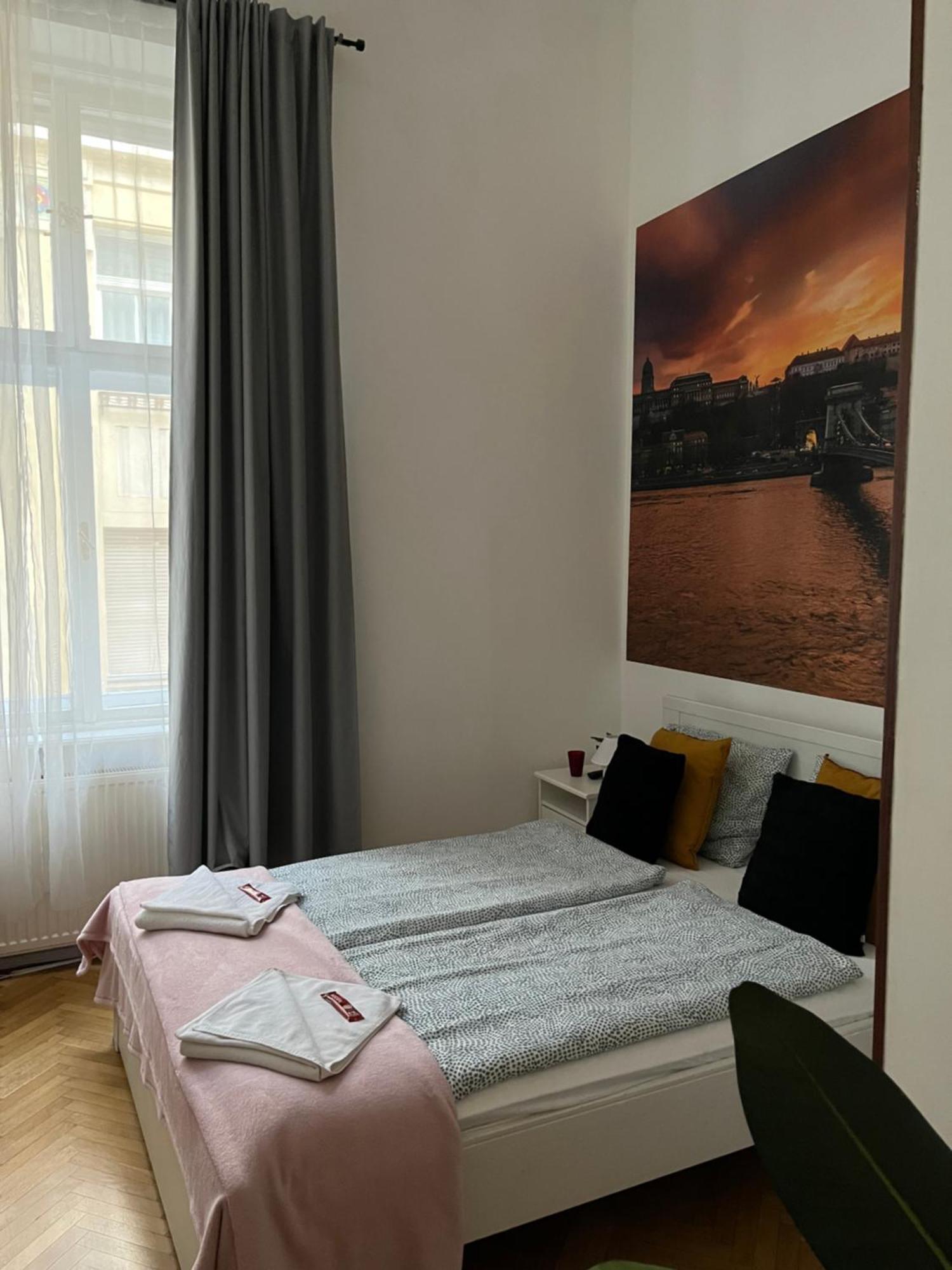 Millionrosesvintage Vaci Street Free Airconditioner And Coffee Budapeszt
